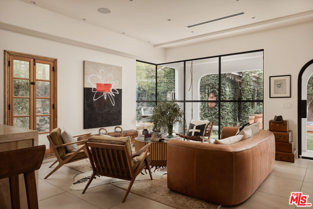 918 N La Jolla Ave