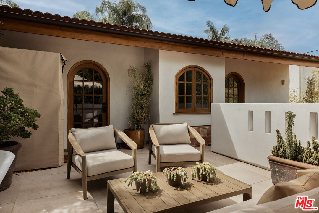 918 N La Jolla Ave