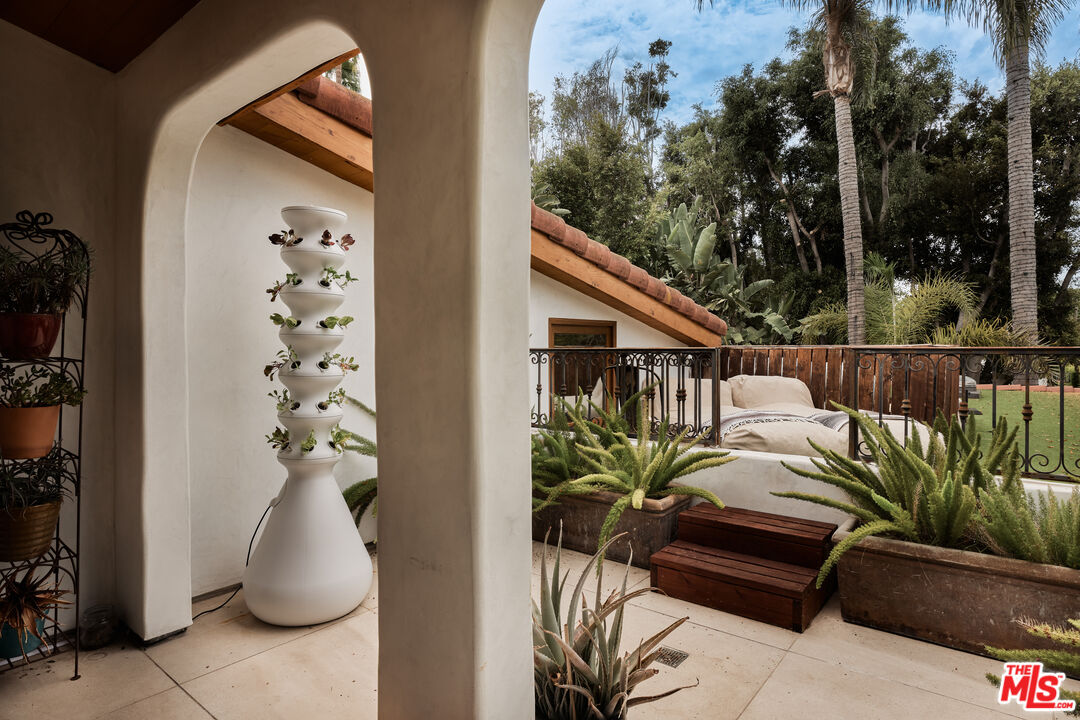 918 N La Jolla Ave