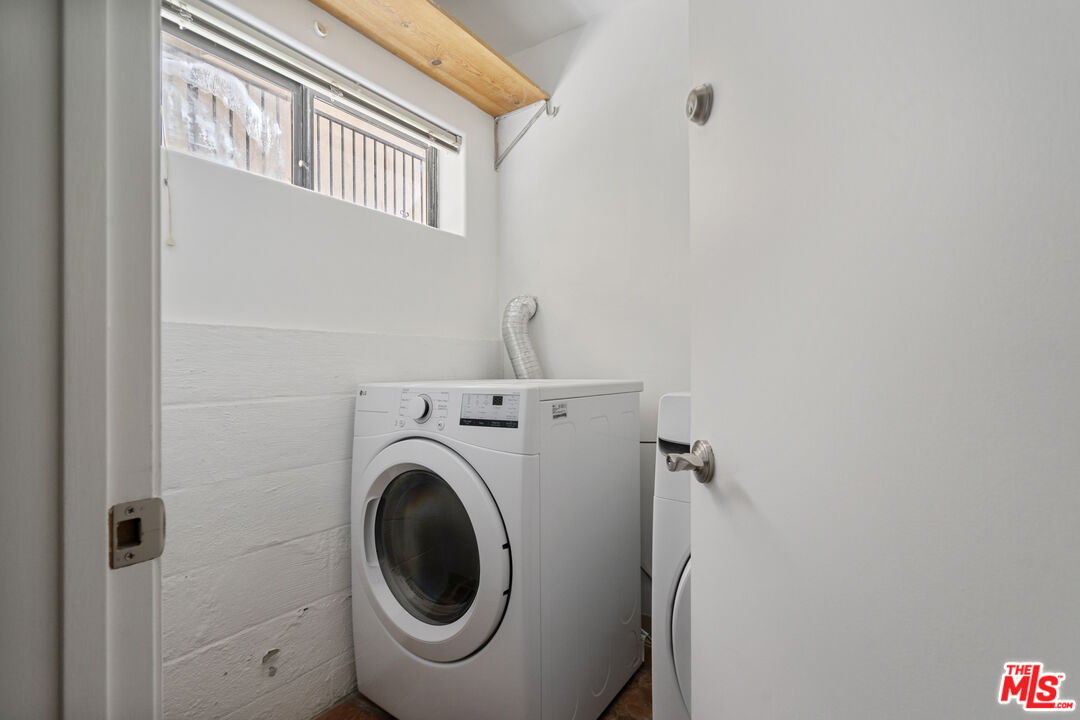 535 E Walnut Ave Unit: B