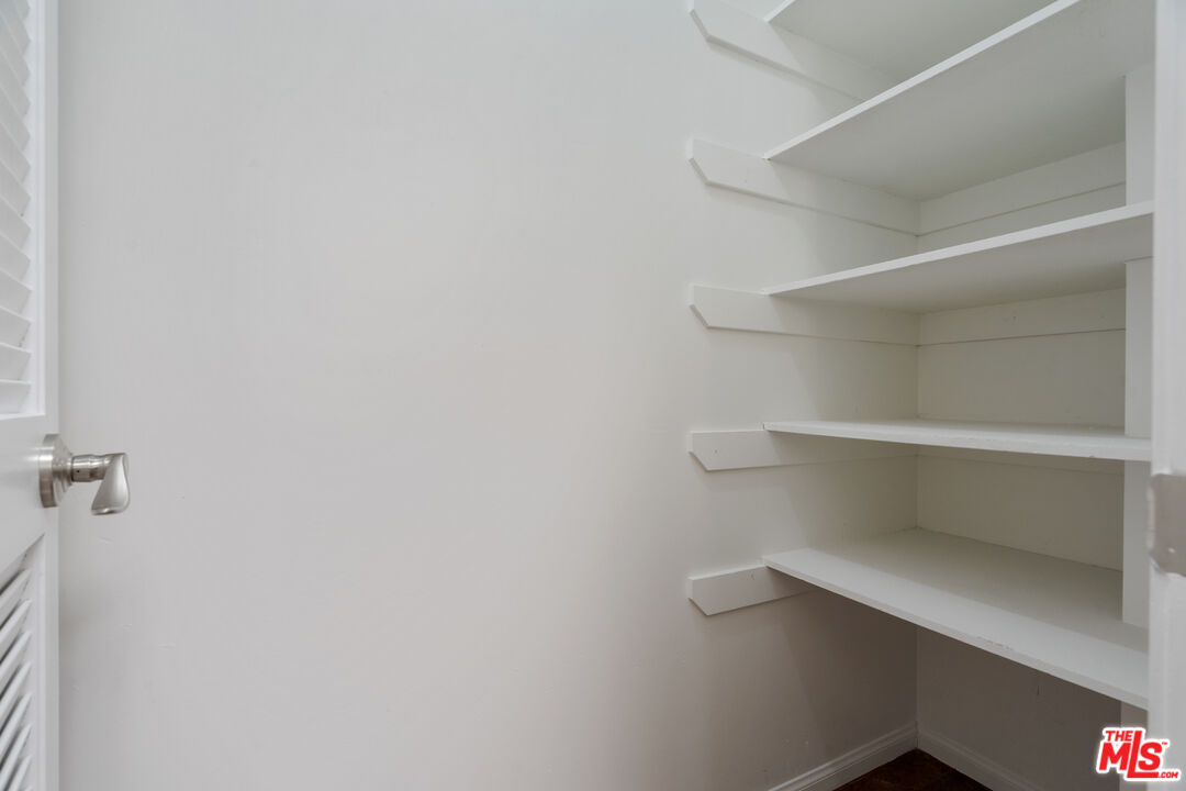 535 E Walnut Ave Unit: B