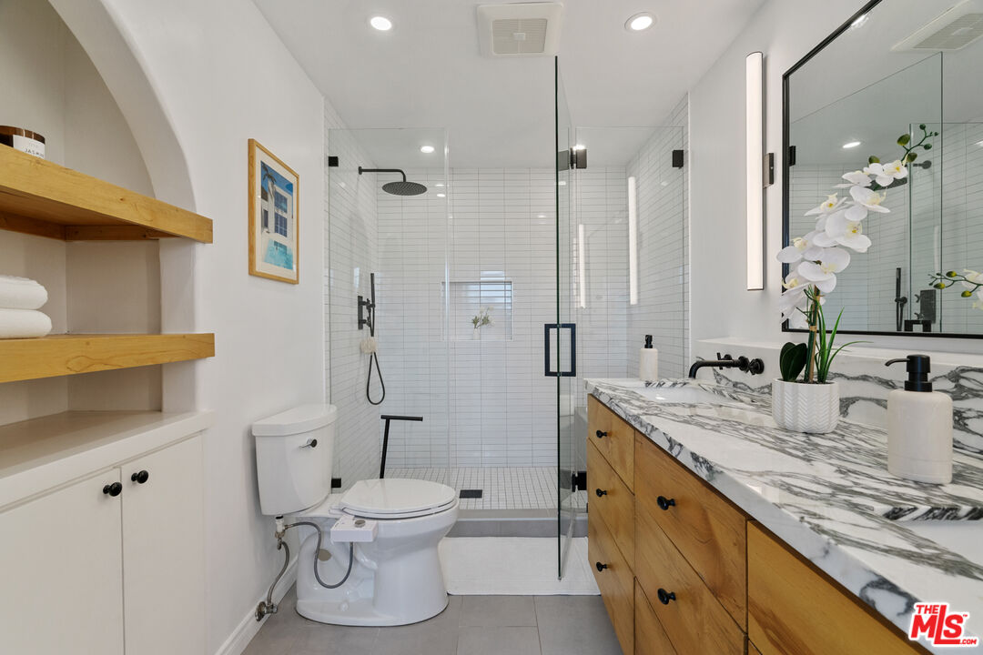 535 E Walnut Ave Unit: B