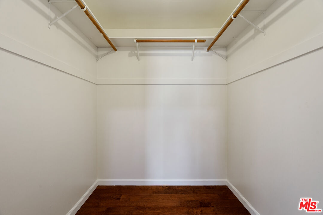 535 E Walnut Ave Unit: B