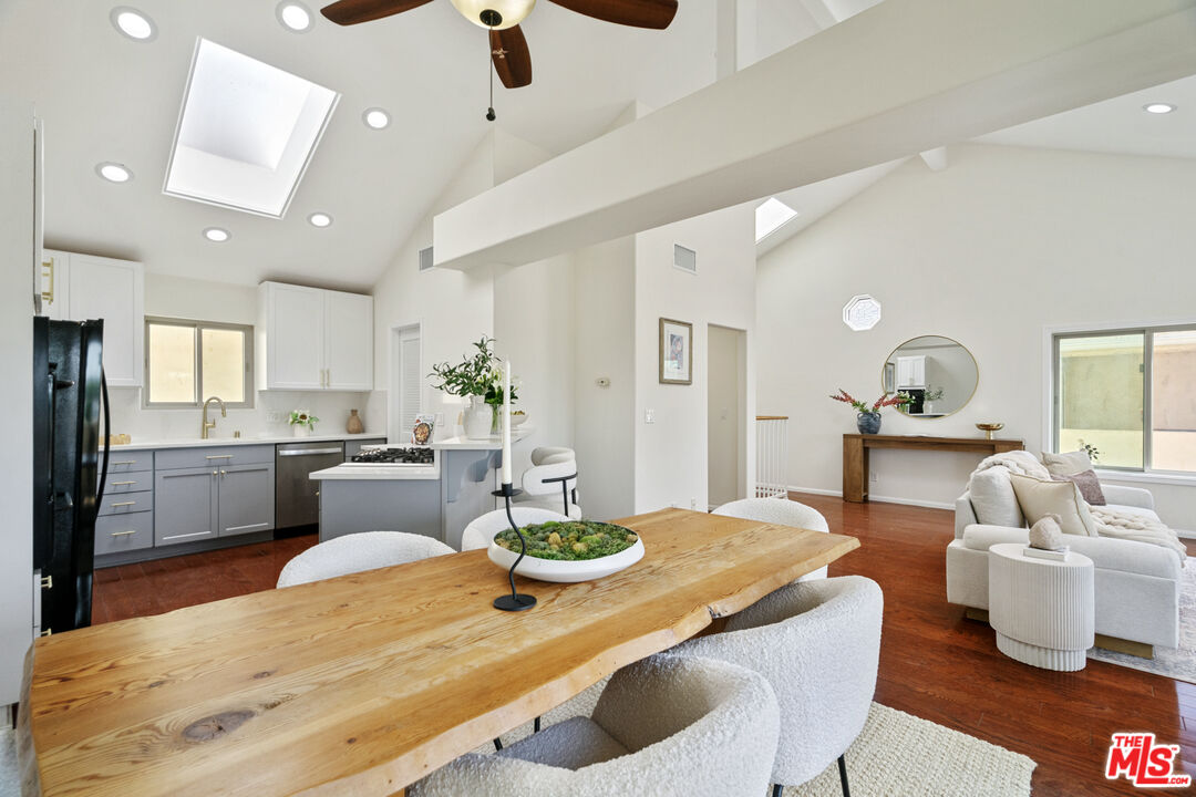 535 E Walnut Ave Unit: B
