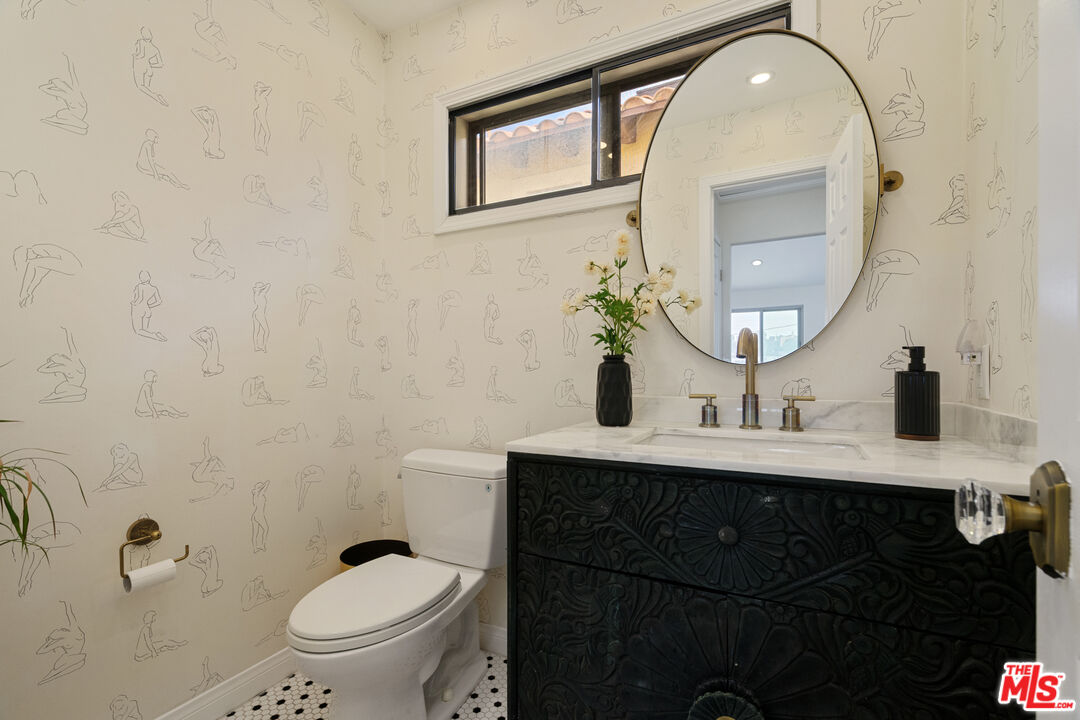 535 E Walnut Ave Unit: B