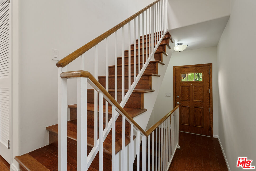535 E Walnut Ave Unit: B