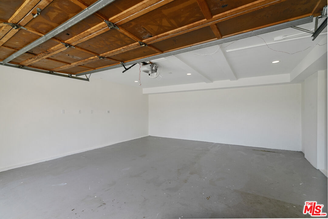535 E Walnut Ave Unit: B