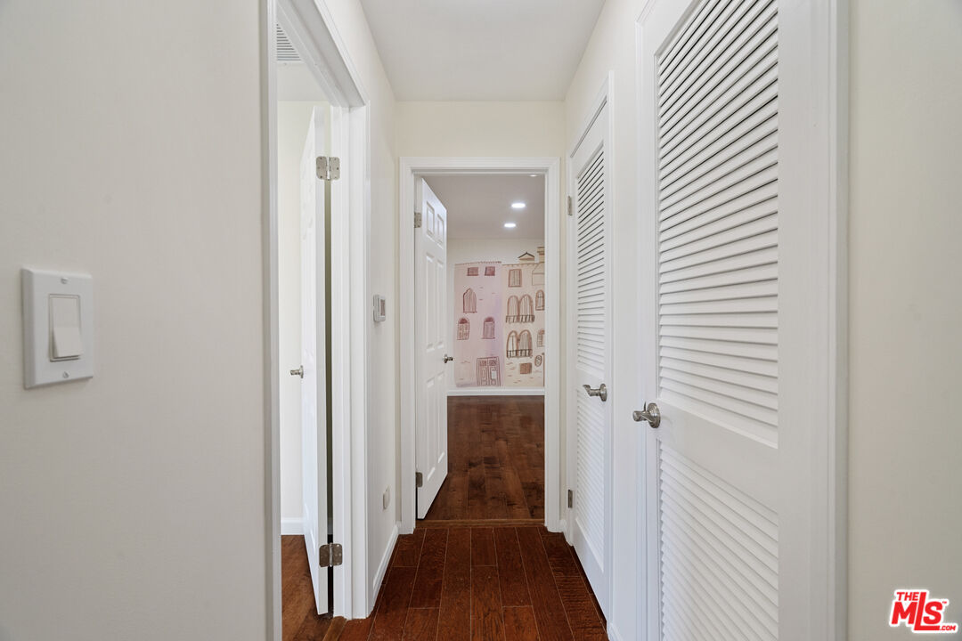 535 E Walnut Ave Unit: B