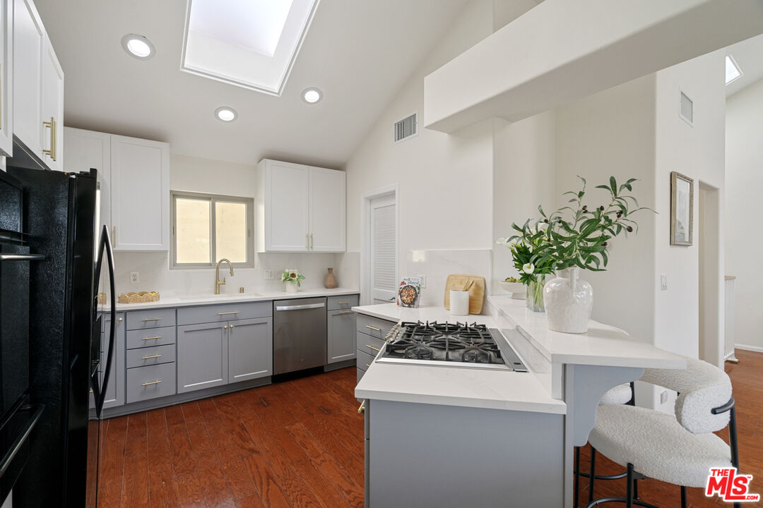 535 E Walnut Ave Unit: B