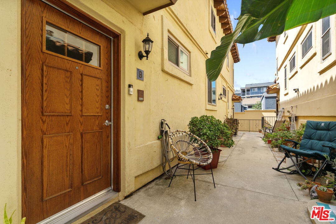 535 E Walnut Ave Unit: B
