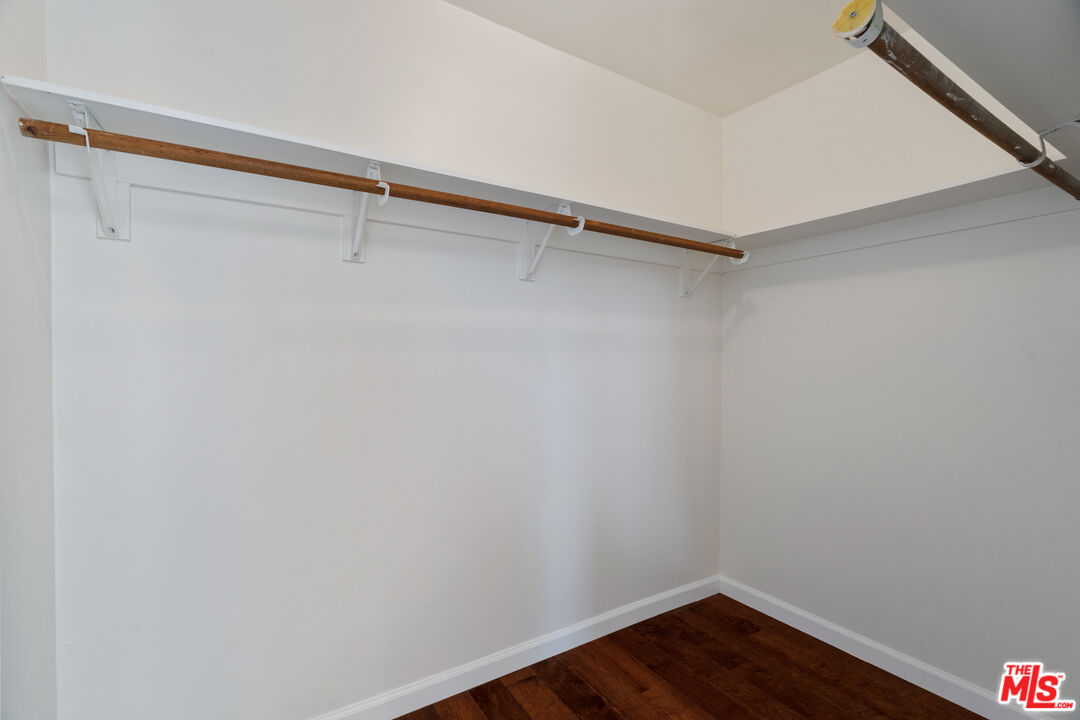 535 E Walnut Ave Unit: B