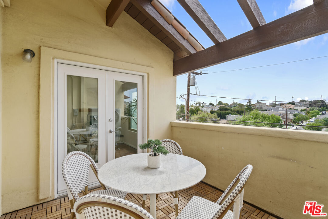 535 E Walnut Ave Unit: B