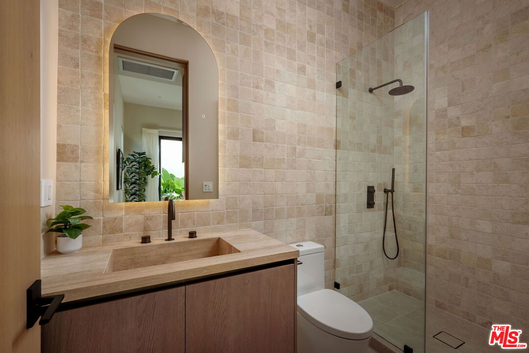 812 N Genesee Ave
