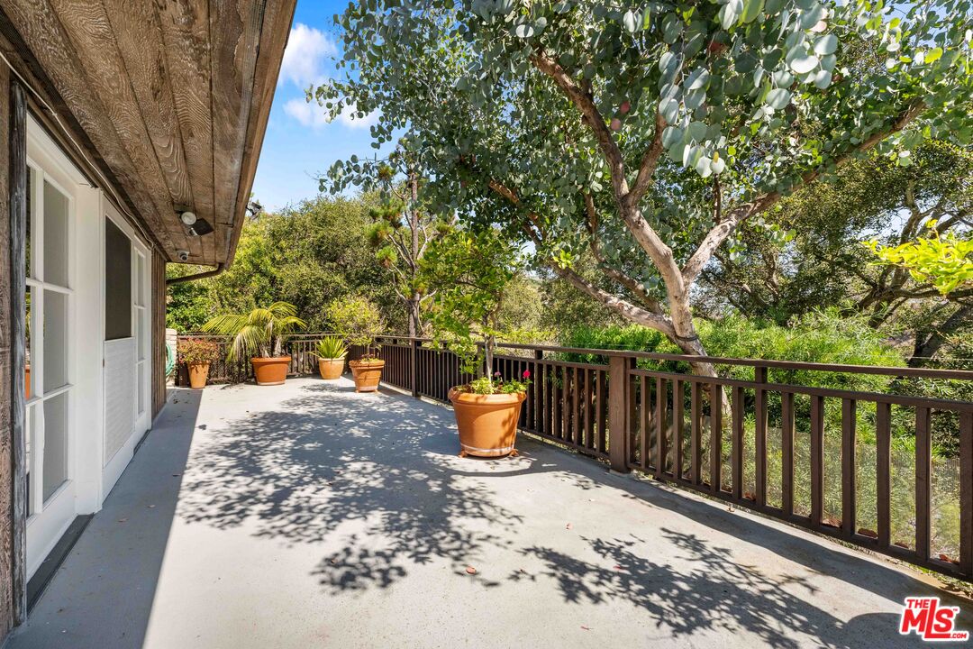 1250 Shadow Hill Way