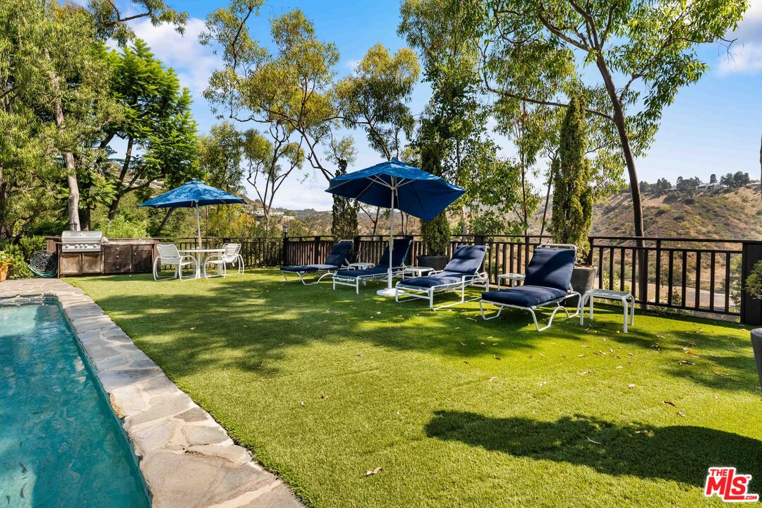 1250 Shadow Hill Way