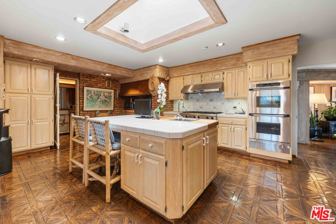 1250 Shadow Hill Way
