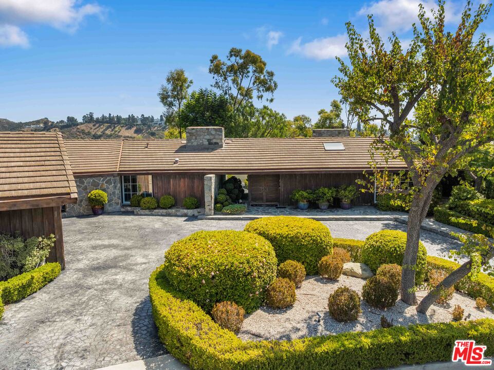 1250 Shadow Hill Way