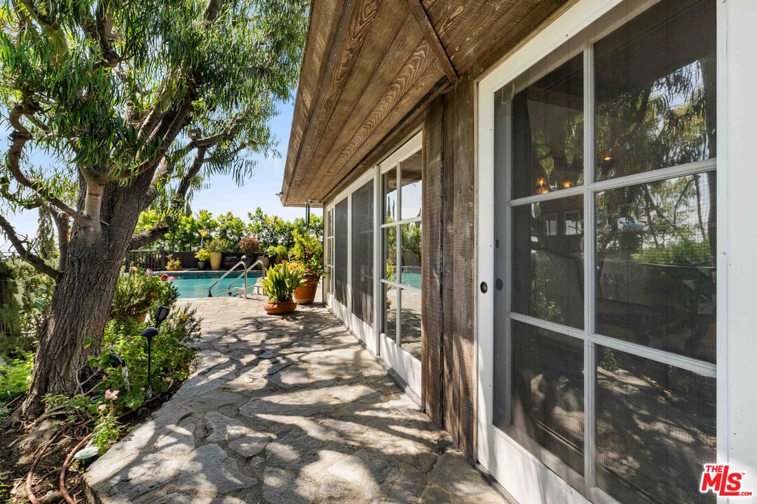 1250 Shadow Hill Way