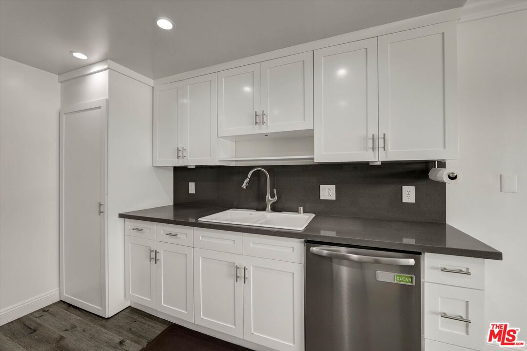 1200 N Flores St Unit: 207