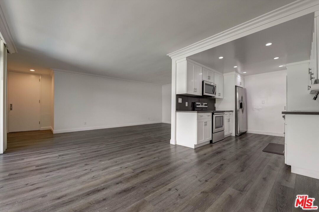 1200 N Flores St Unit: 207