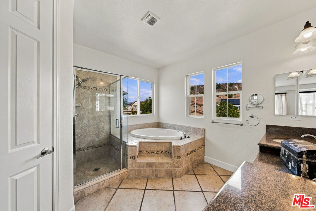 28035 Linda Ln