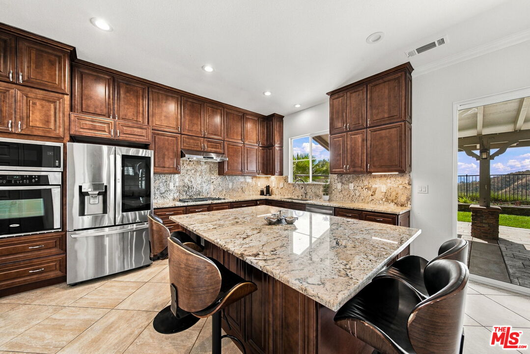 28035 Linda Ln