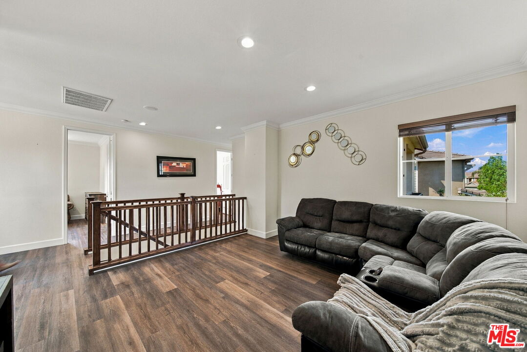 28035 Linda Ln