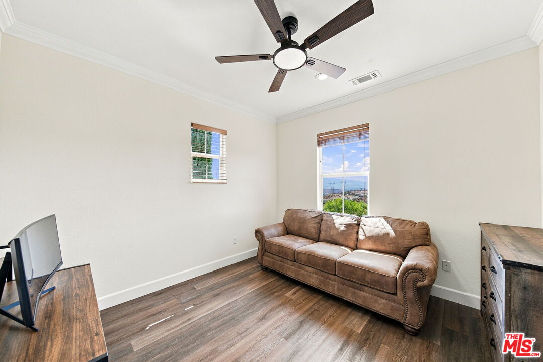 28035 Linda Ln