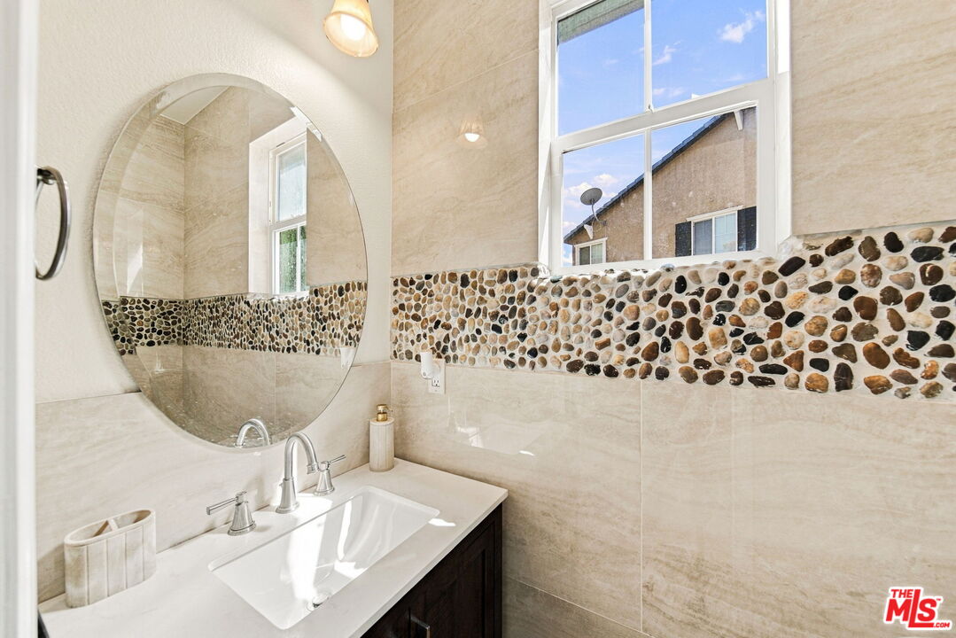 28035 Linda Ln