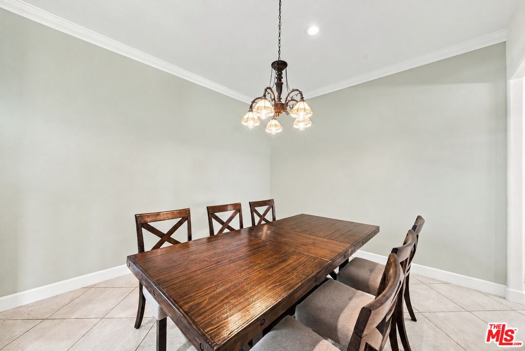 28035 Linda Ln