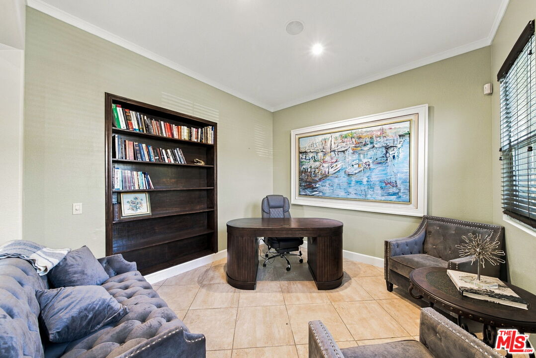 28035 Linda Ln