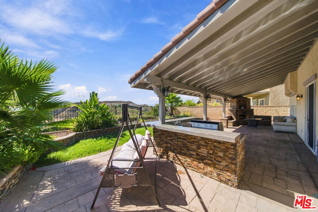 28035 Linda Ln