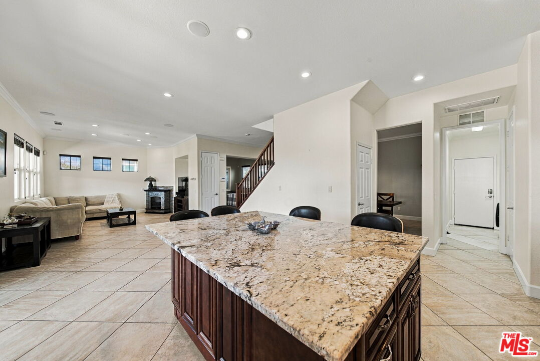 28035 Linda Ln