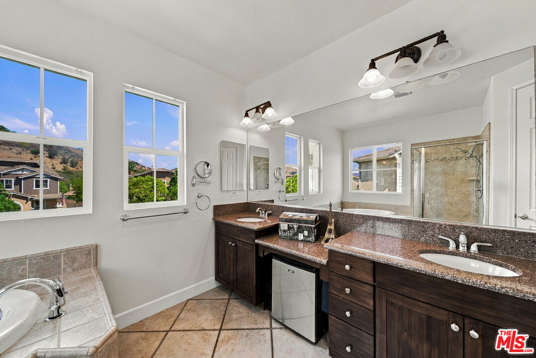 28035 Linda Ln