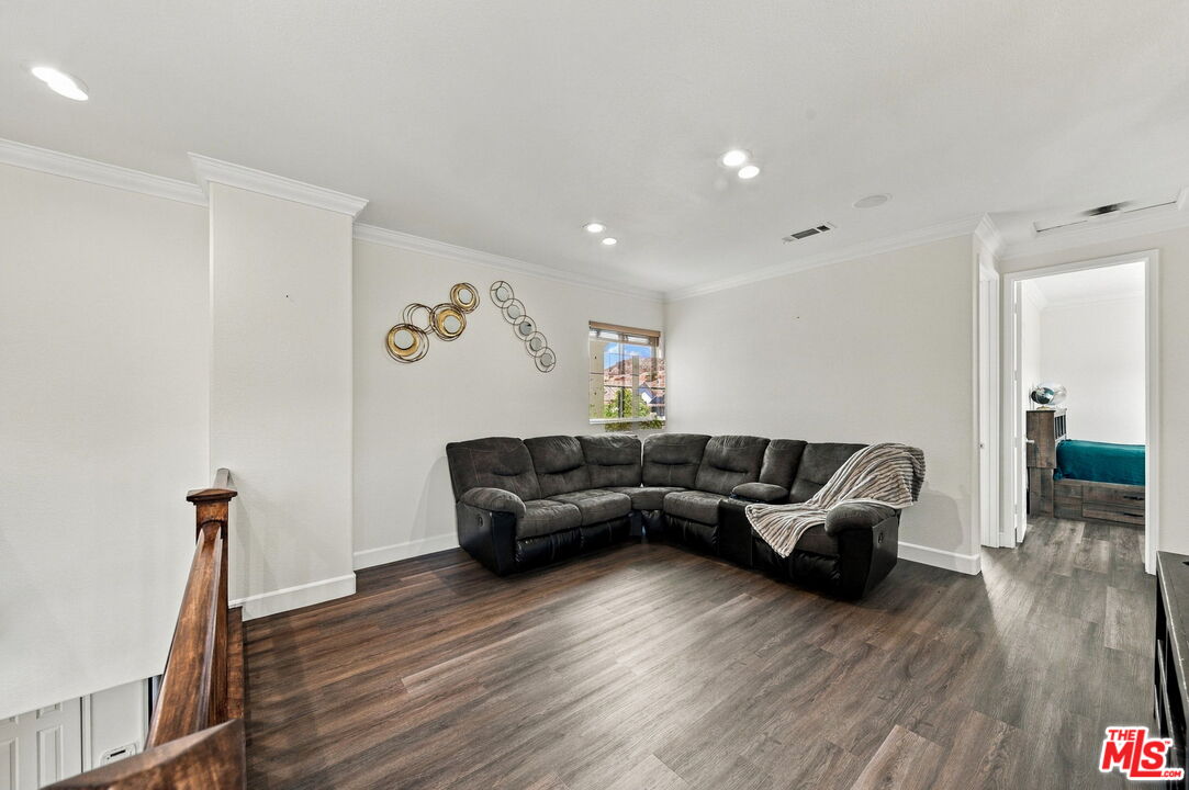 28035 Linda Ln