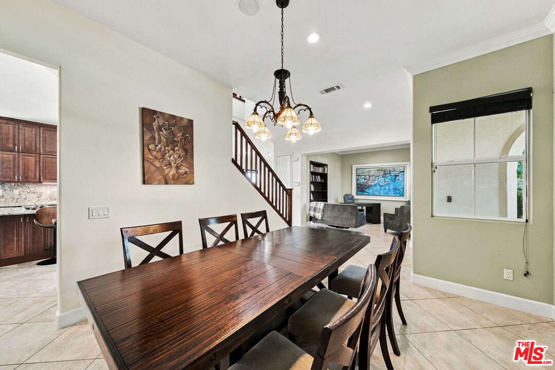 28035 Linda Ln