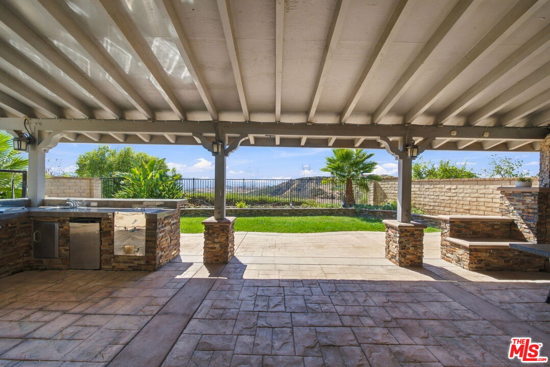 28035 Linda Ln
