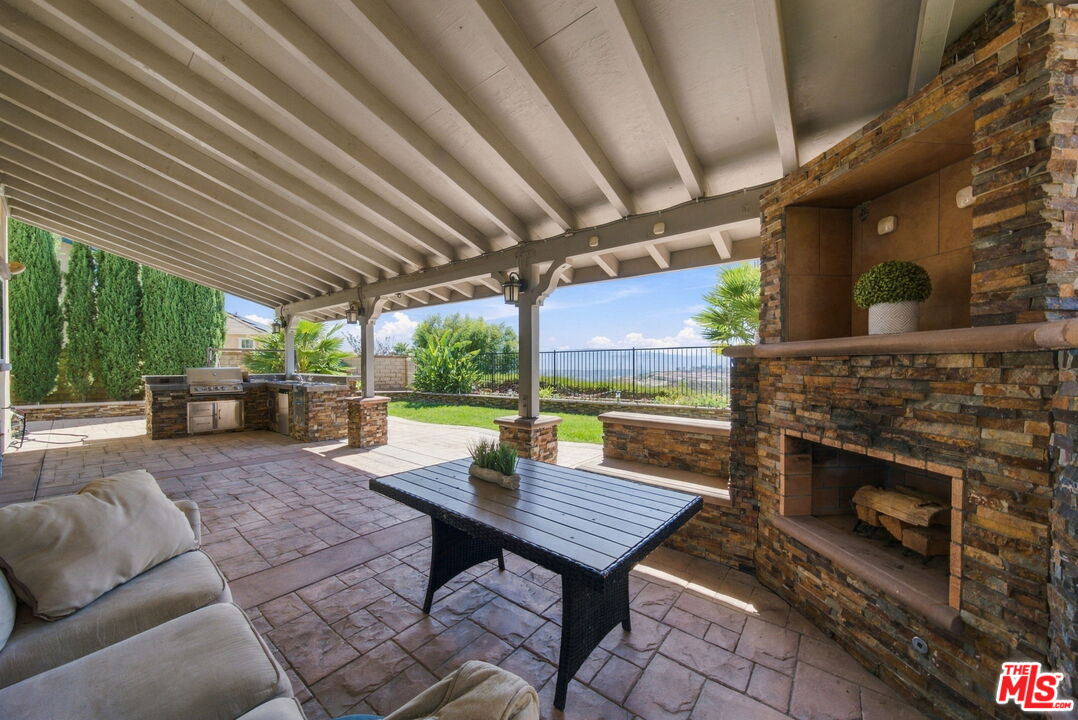 28035 Linda Ln