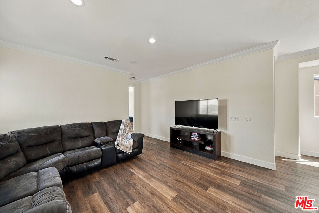 28035 Linda Ln