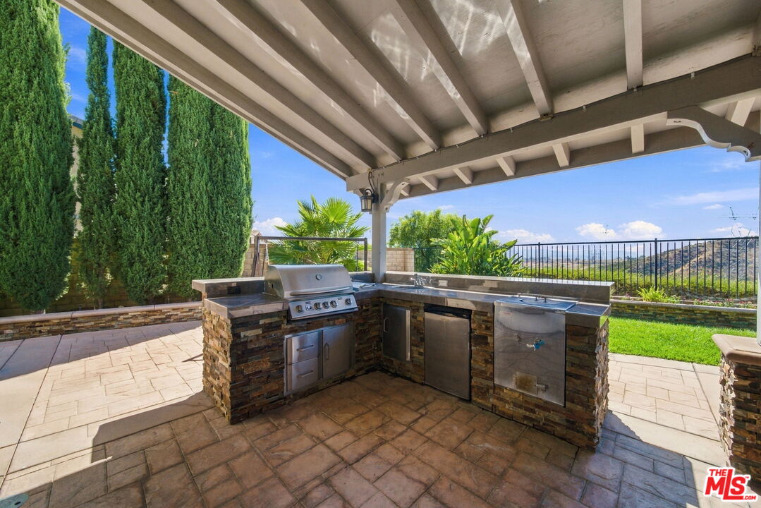 28035 Linda Ln