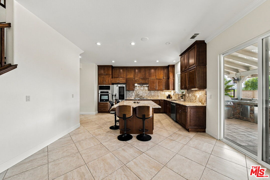 28035 Linda Ln
