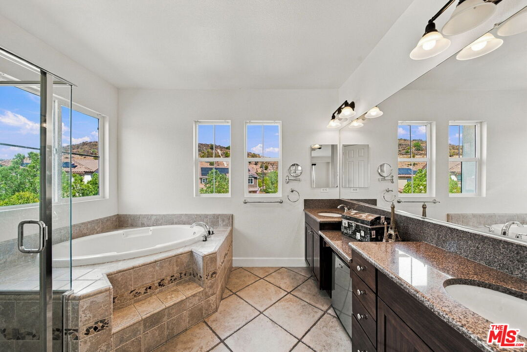 28035 Linda Ln