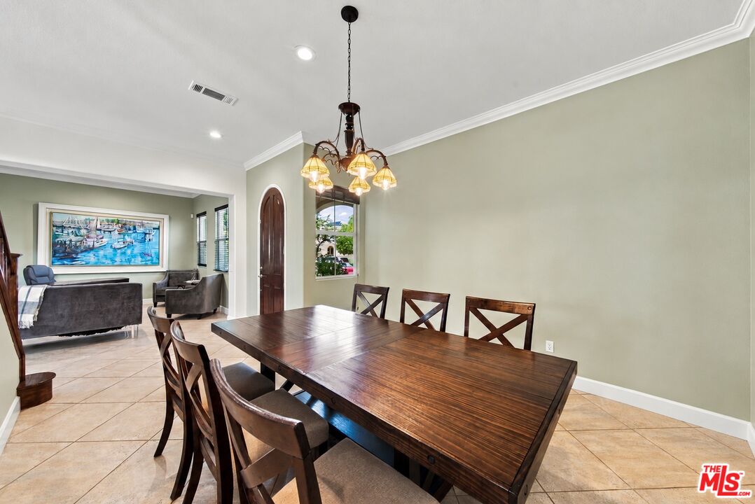 28035 Linda Ln