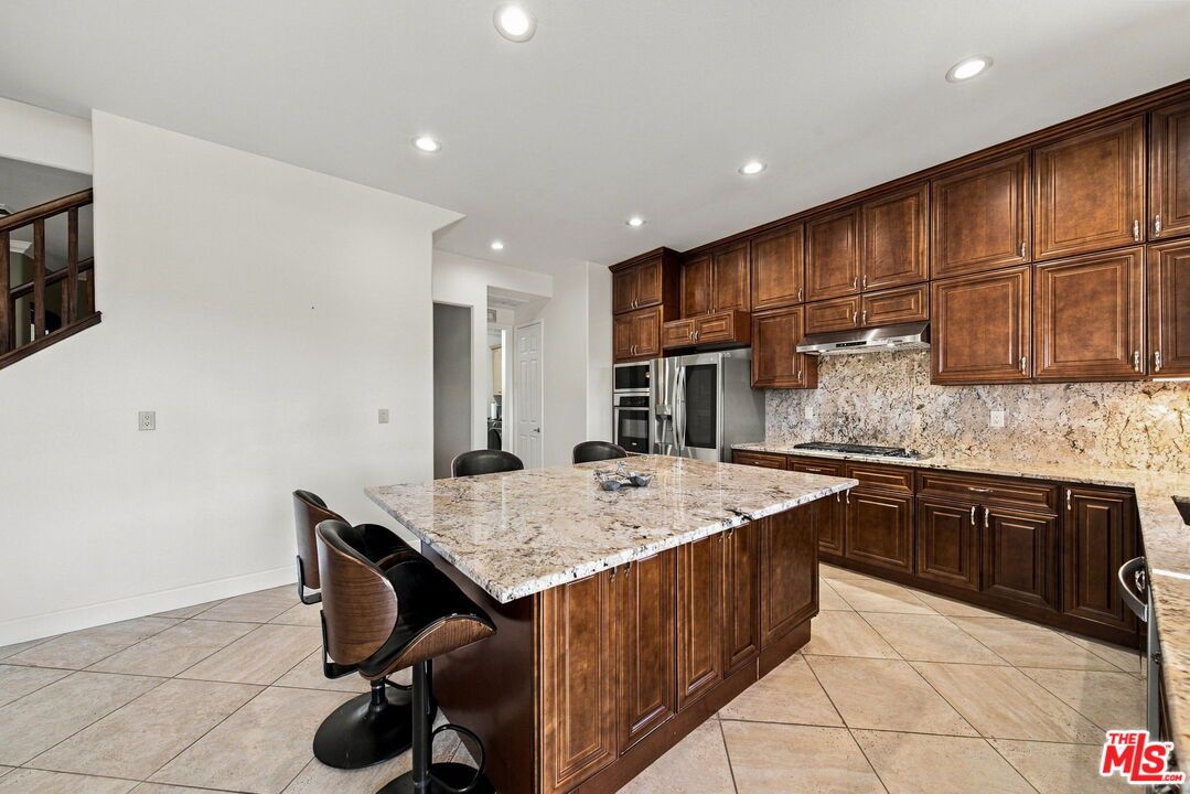 28035 Linda Ln
