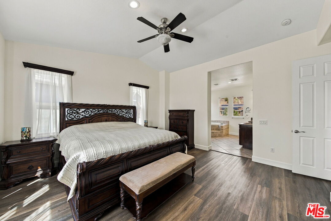 28035 Linda Ln