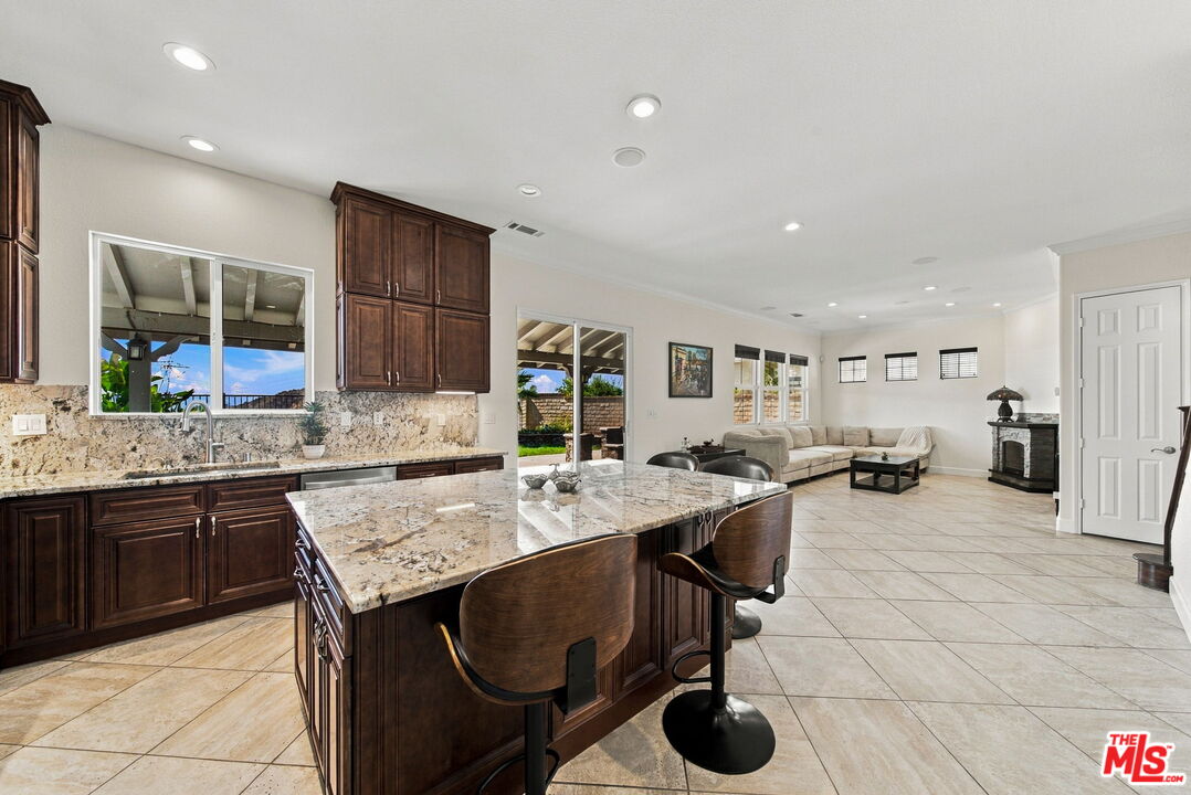 28035 Linda Ln