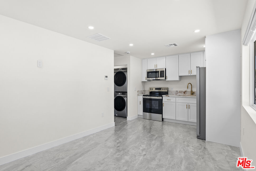 16042 Knapp St