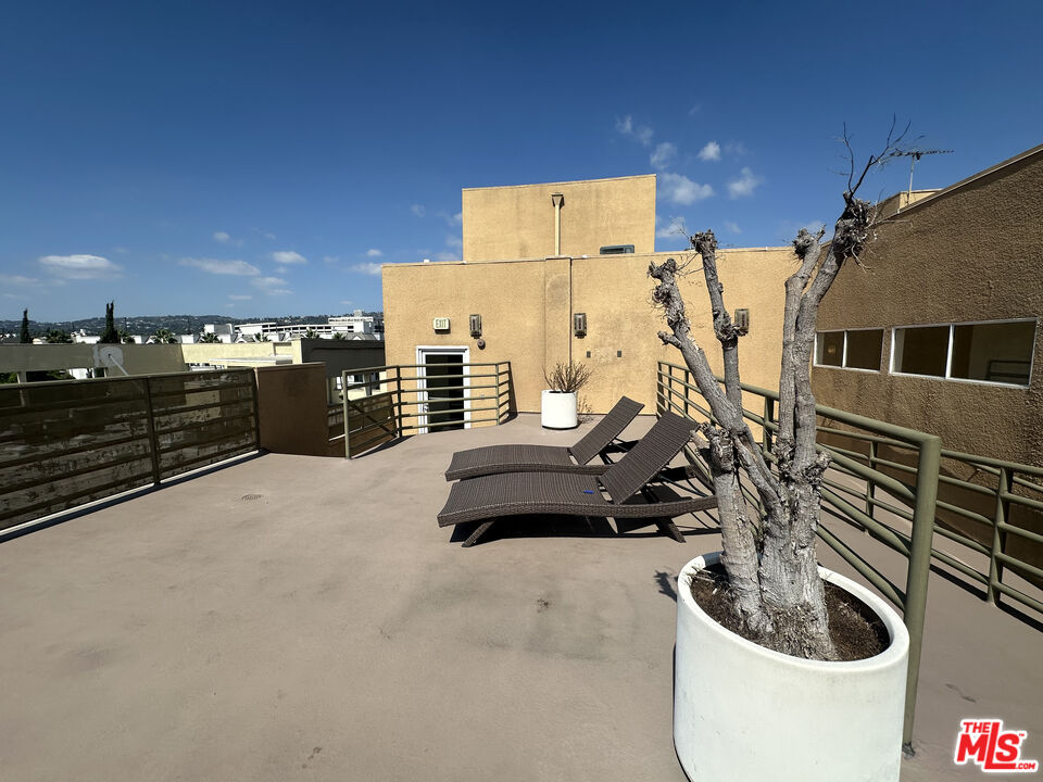 8614 Burton Way Unit: 104