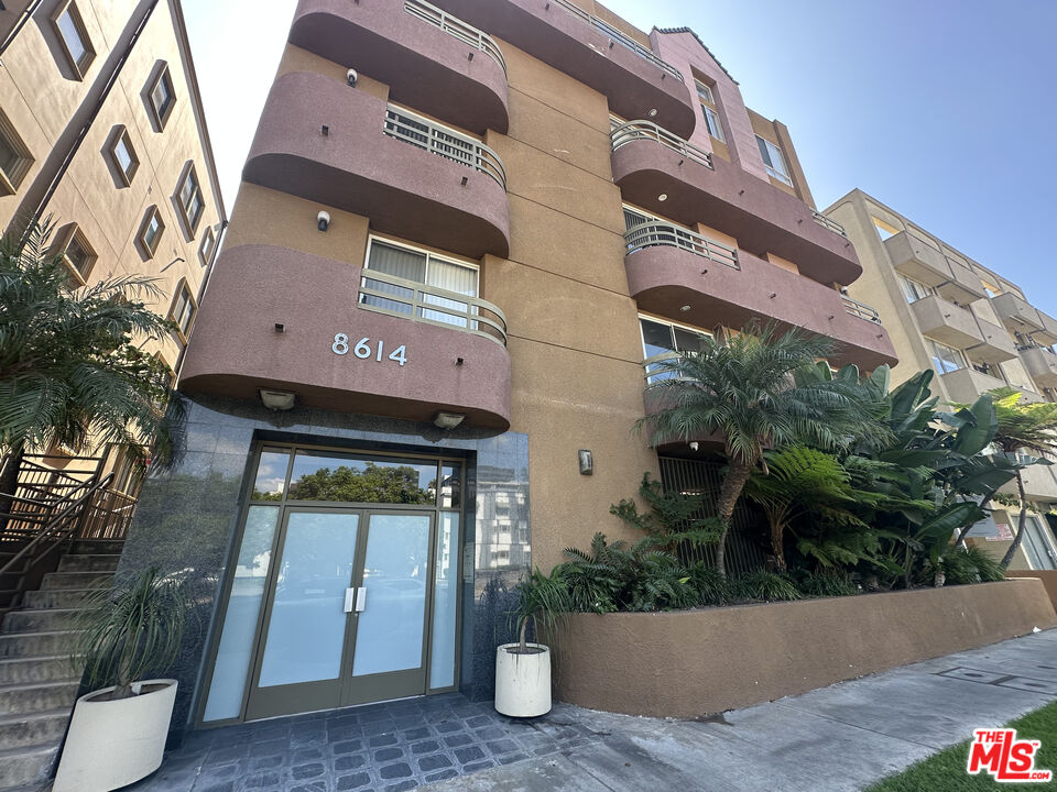 8614 Burton Way Unit: 104