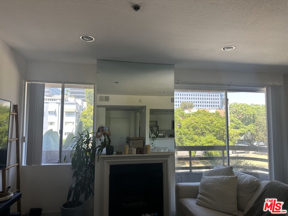 8614 Burton Way Unit: 104